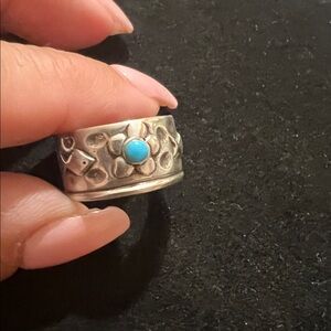925 STERLING SILVER FlOWER  Ring with Turquoise Accent